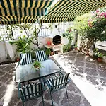 El Patio De La Bugambilla